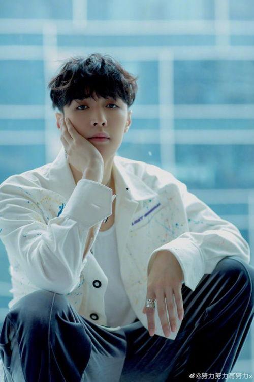 娱乐吃瓜社张艺兴,娱乐圈的“吃瓜”焦点,揭秘他的星途历程